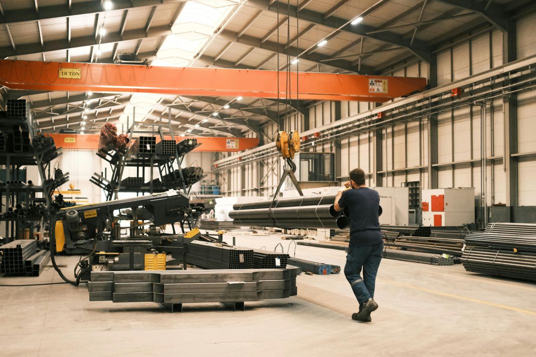 Level 2 NVQ Diploma in Controlling Lifting - MOS Training 1